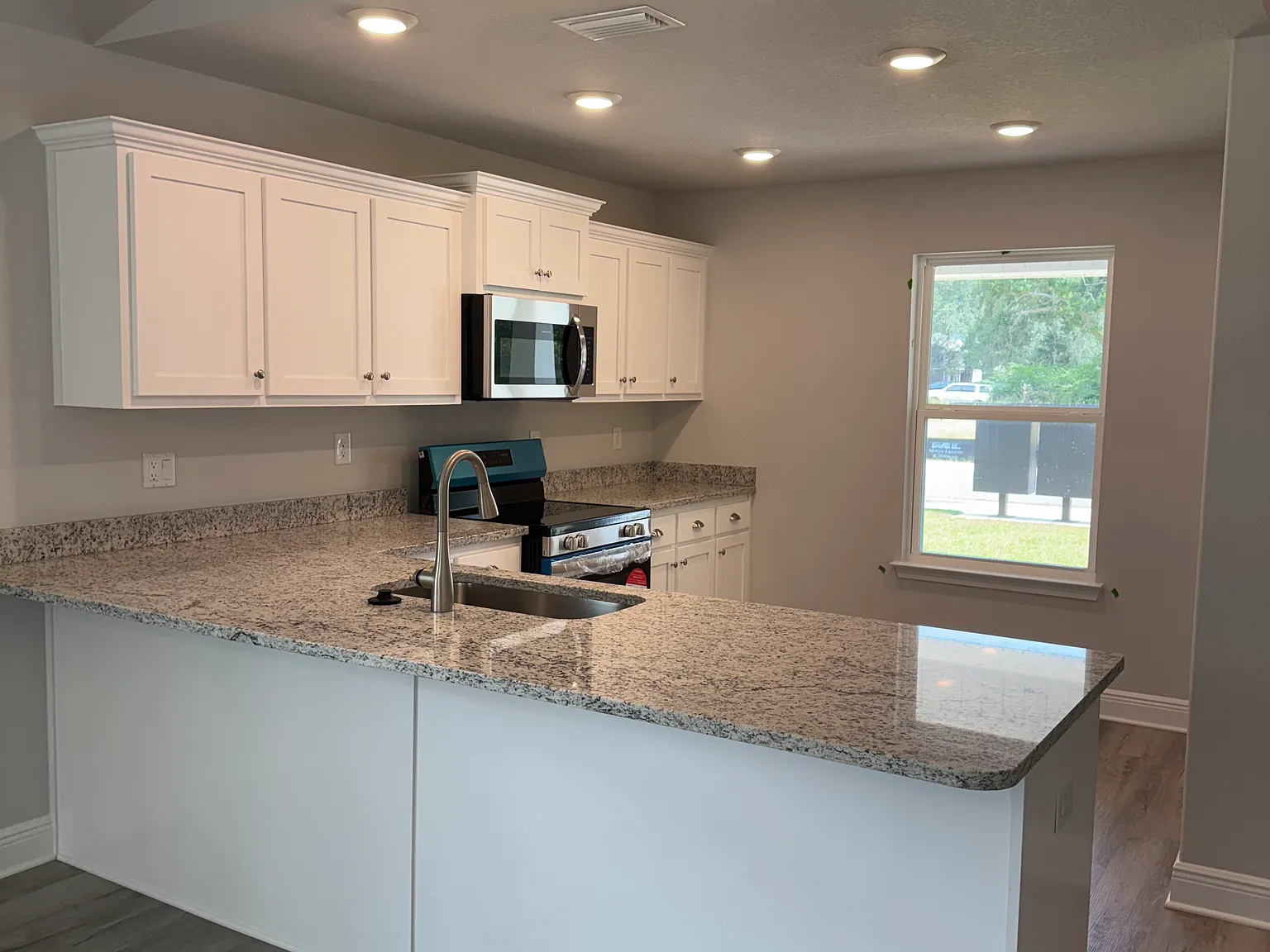 8090 Westpointe Ln — Photo 4