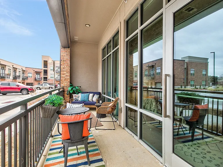 Eastbank River Walk Townhomes & Apartments — Photo 27