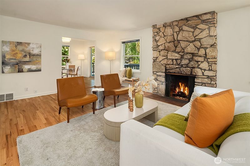 3rd image of 8015 42nd Avenue NE