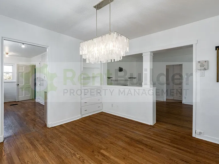 411 Wellesley Dr SE #A — Photo 5