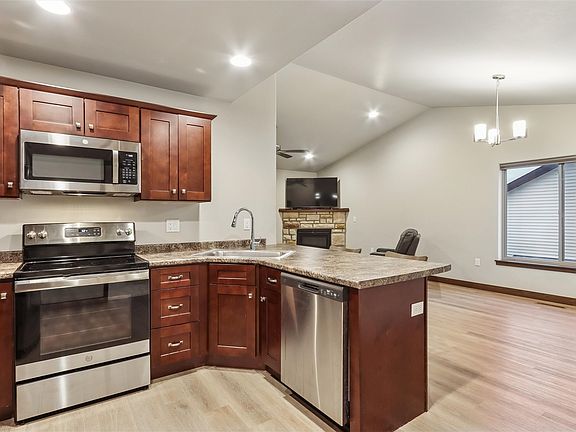 4th image of 1000 Creekside Dr
