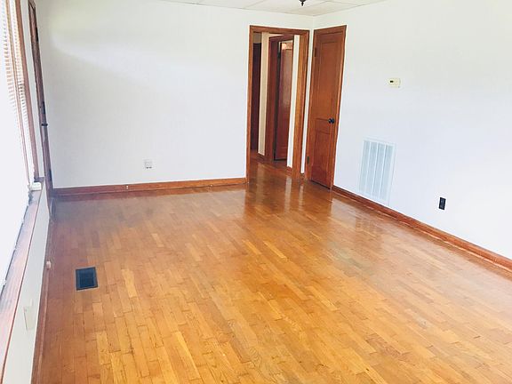 3rd image of 617 Edwards Dr