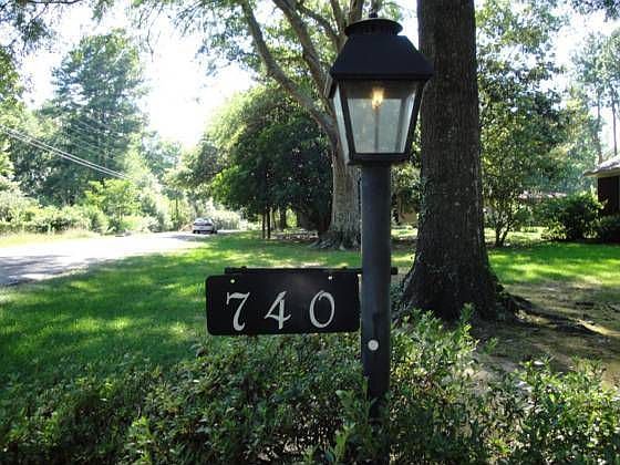 1st image of 740 Woody Dr