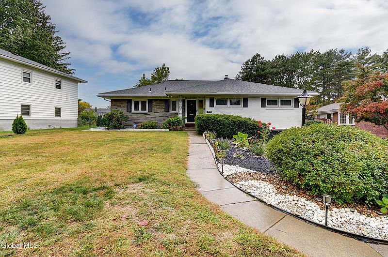 3rd image of 810 Cortland Street