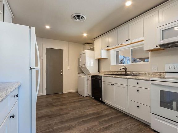 5th image of 512 E 12th St