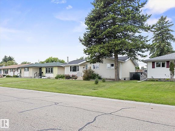 3rd image of 7 Camelot Ave