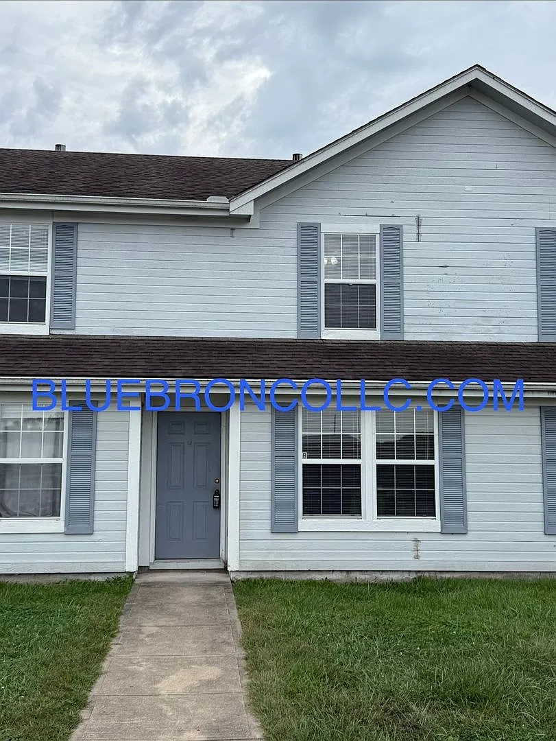 Lovely 2 bedroom townhome with great layout. — Photo 1
