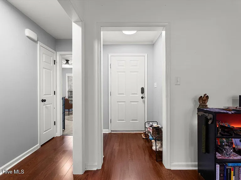 1053 Grove Landing Ln — Photo 4
