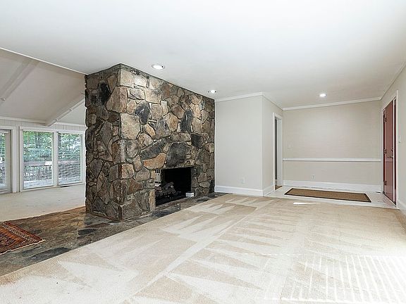 FRONT ENTRANCE FOYER FROM LR