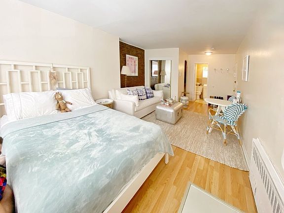 2nd image of 49 W 85th St #4B