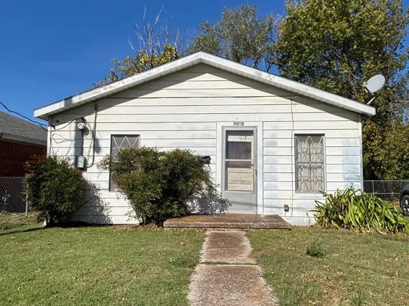 1102 N Mill St, Bowie, TX 76230