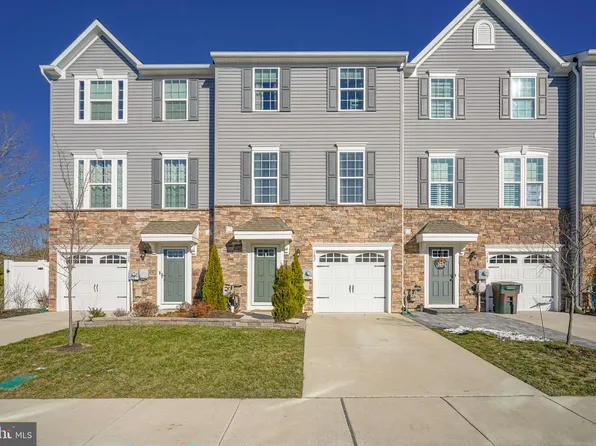 102 Pinnacle Pl, Sewell, NJ 08080