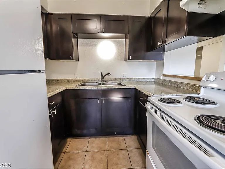 1404 E Mesquite Ave #8 — Photo 11