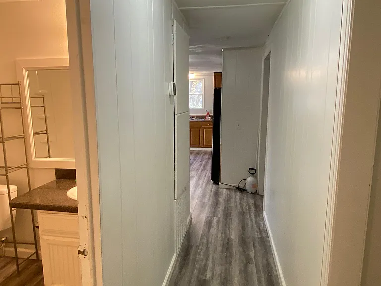 20 Village Pl — Photo 5