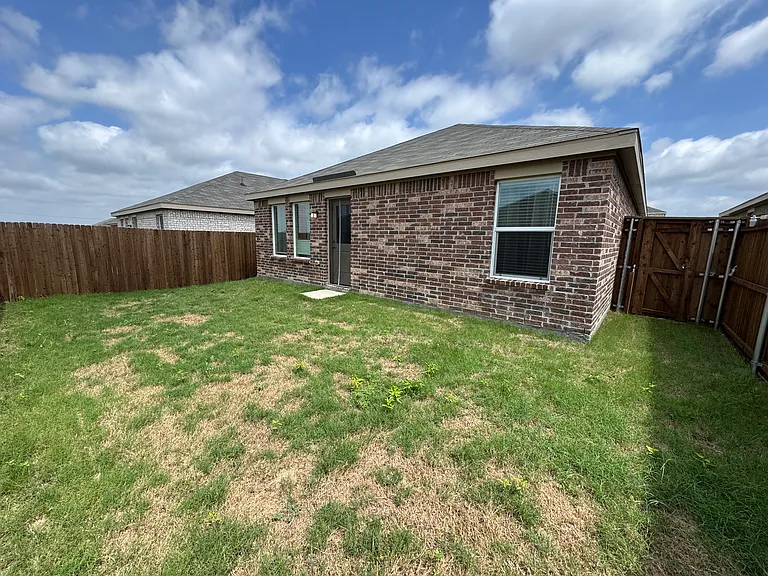 3057 Ashbrook Ln — Photo 11