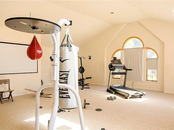 5th image of 708 Dogwood Ln