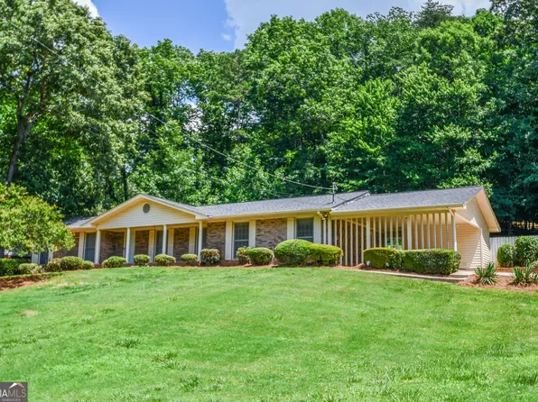 1512 Robinhood Trl, Gainesville, GA 30501