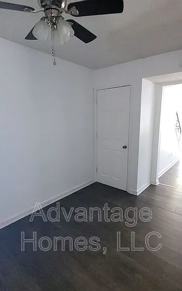 711 N 70th Ter — Photo 9