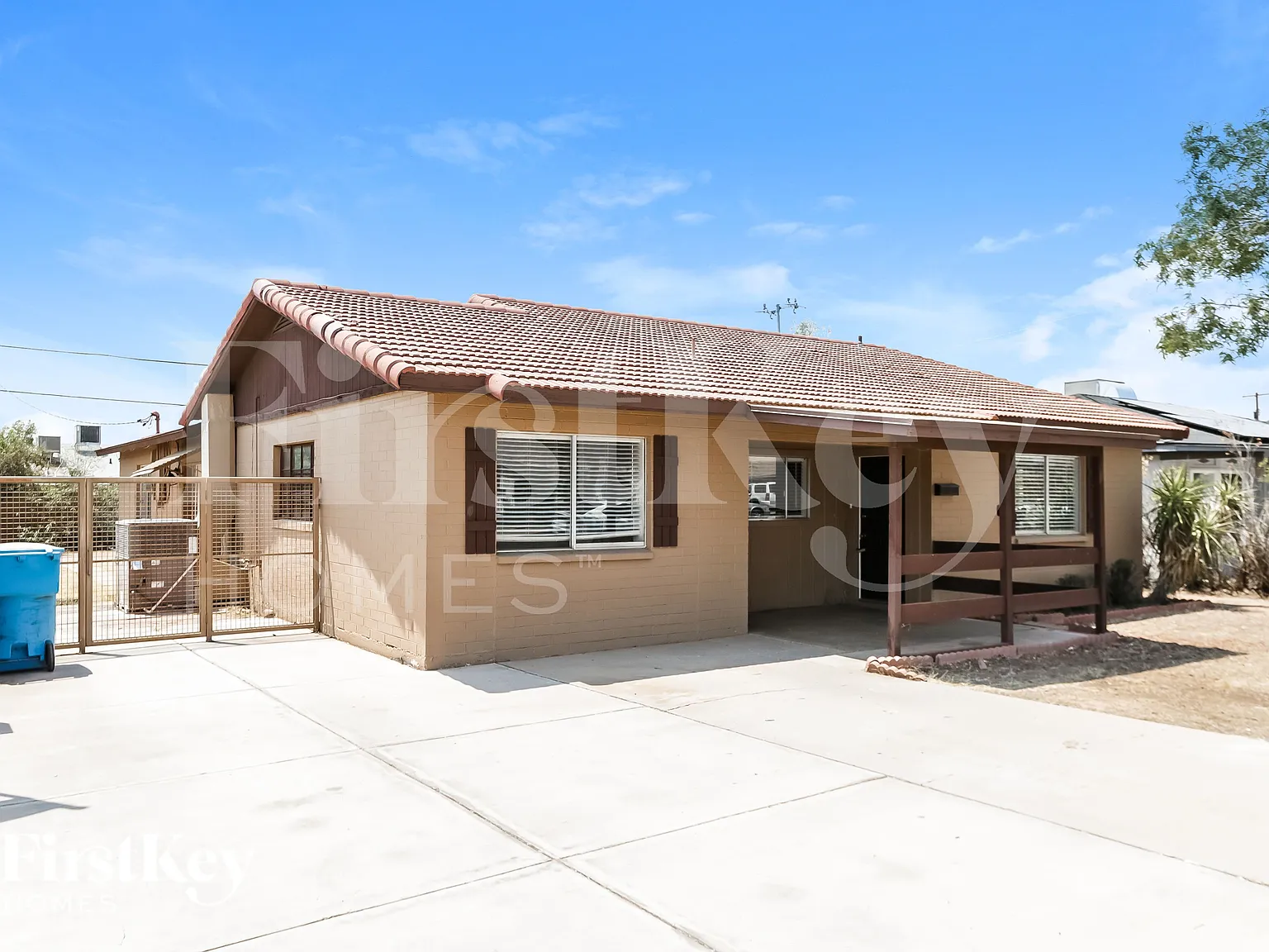 3 bed, 2.0 bath, 1953 sqft, $2,155 — Photo 2