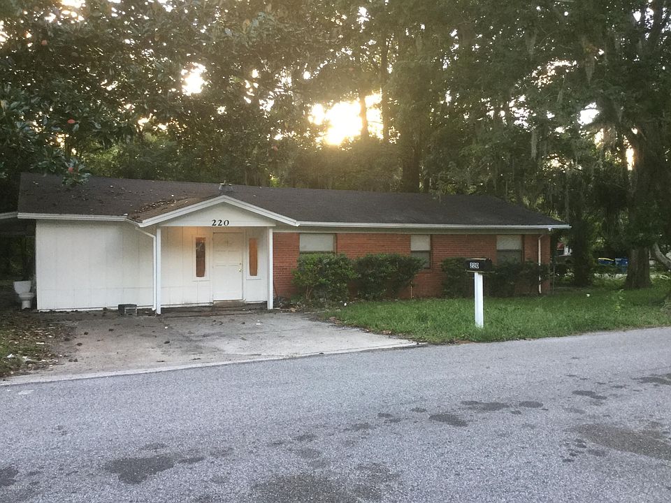 1st image of 220 Pecan St