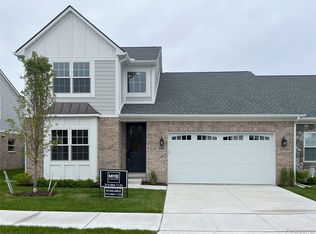 585 Heritage Pl, Saint Clair Shores, MI 48080