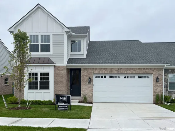 585 Heritage Pl, Saint Clair Shores, MI 48080