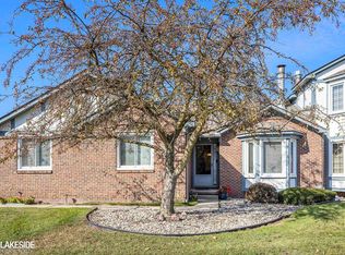 15777 Huntcliff Dr, Macomb, MI 48044