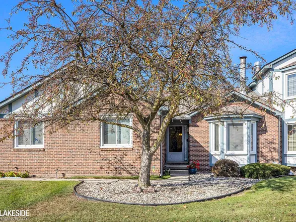 15777 Huntcliff Dr, Macomb, MI 48044