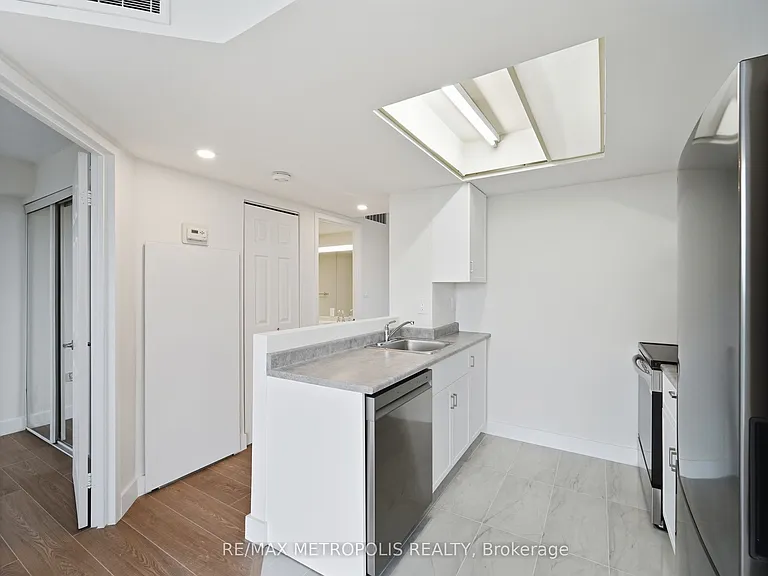 5 Concorde Pl #1604 — Photo 11