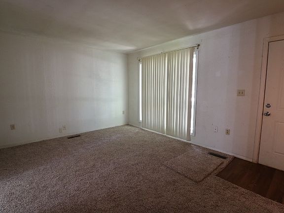 4th image of 54627 Suburban Dr