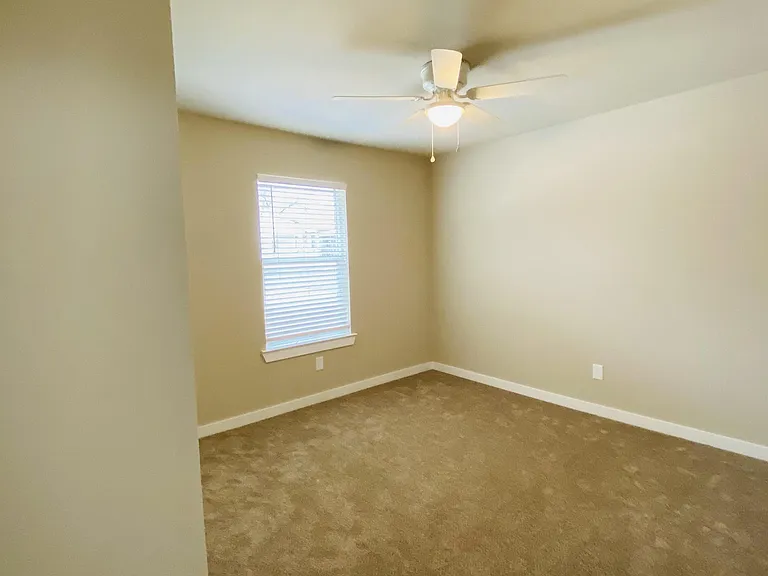 307 N Colbert Ave — Photo 8