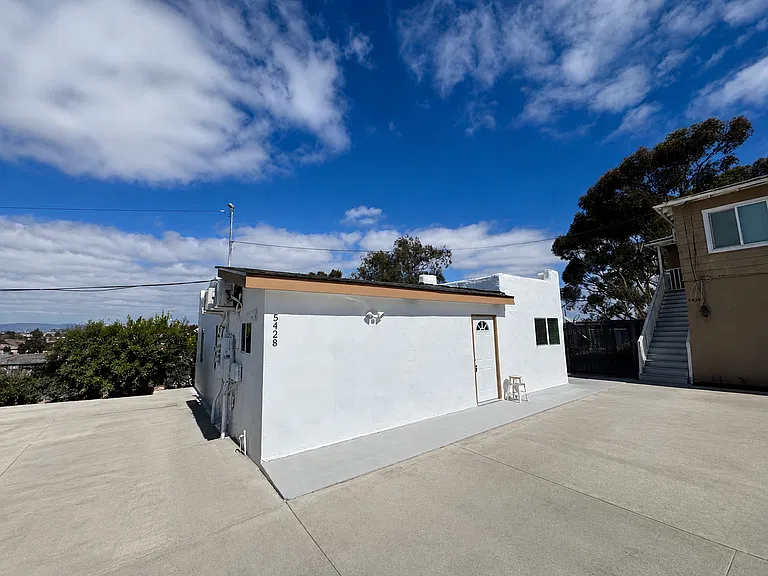5428 Churchward St — Photo 2