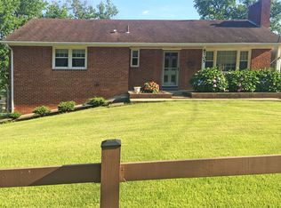 6705 Braddock Rd, Springfield, VA 22151