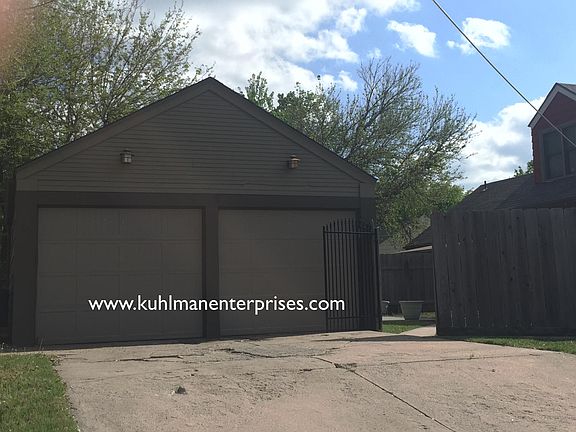 1 garage parking spot with automatic opener - lots of street-side parking along English.