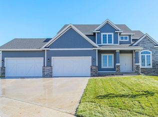 9284 Winterberry Ct, West Des Moines, IA 50266