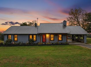 643 Hart Rd, Dandridge, TN 37725