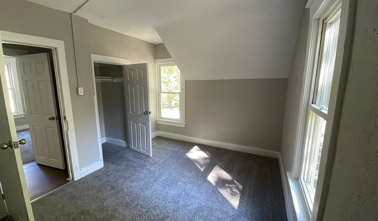 3 bed, 1.0 bath, 1337 sqft, $1,272 — Photo 2