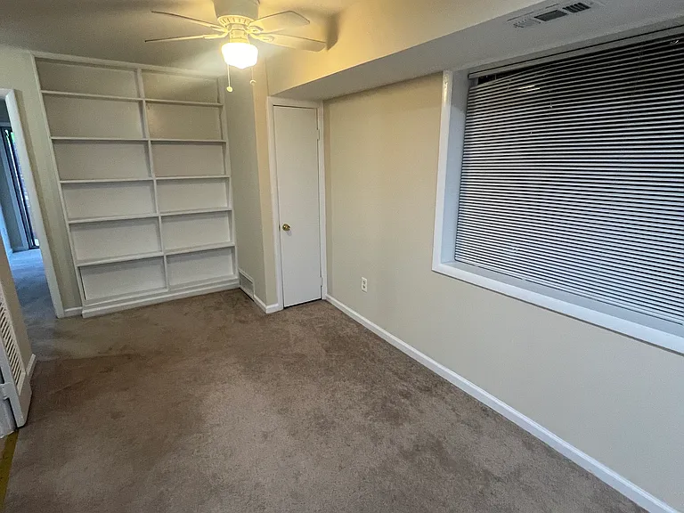 2025 N Lincoln St #102 — Photo 7