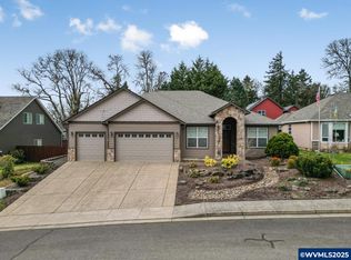 645 NW Eakin Dr, Dallas, OR 97338