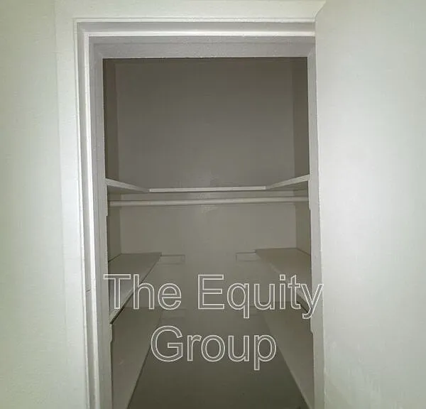 560 S Richmond Ave #5 — Photo 12