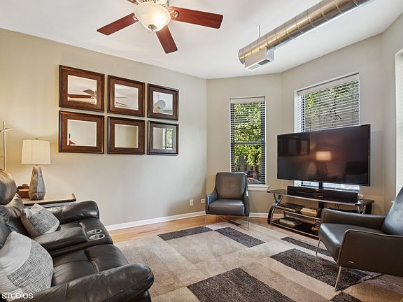3rd image of 1025 W Balmoral Ave #1B
