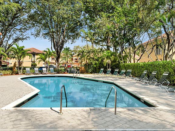 3rd image of 11251 Lakeview Drive #21-f
