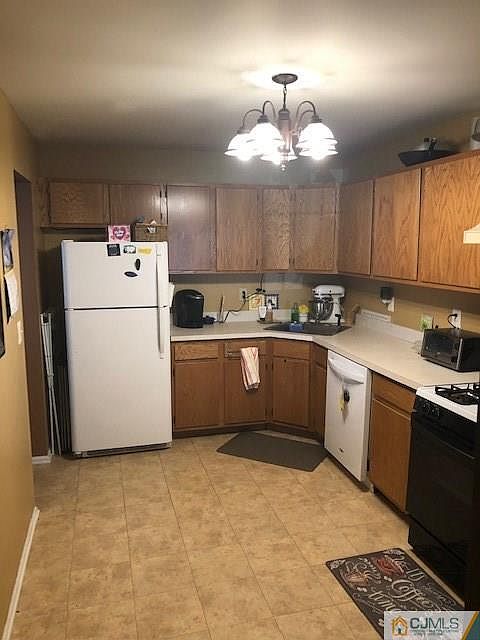 2nd image of 505 Plymouth Rd #505