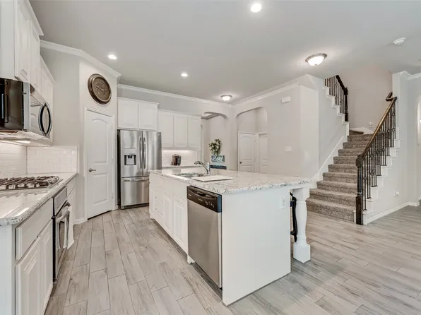 3221 Burgundy Ln, Midlothian, TX 76065