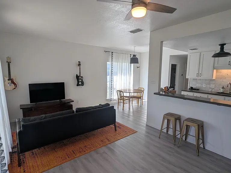 116 Bellair Dr — Photo 6