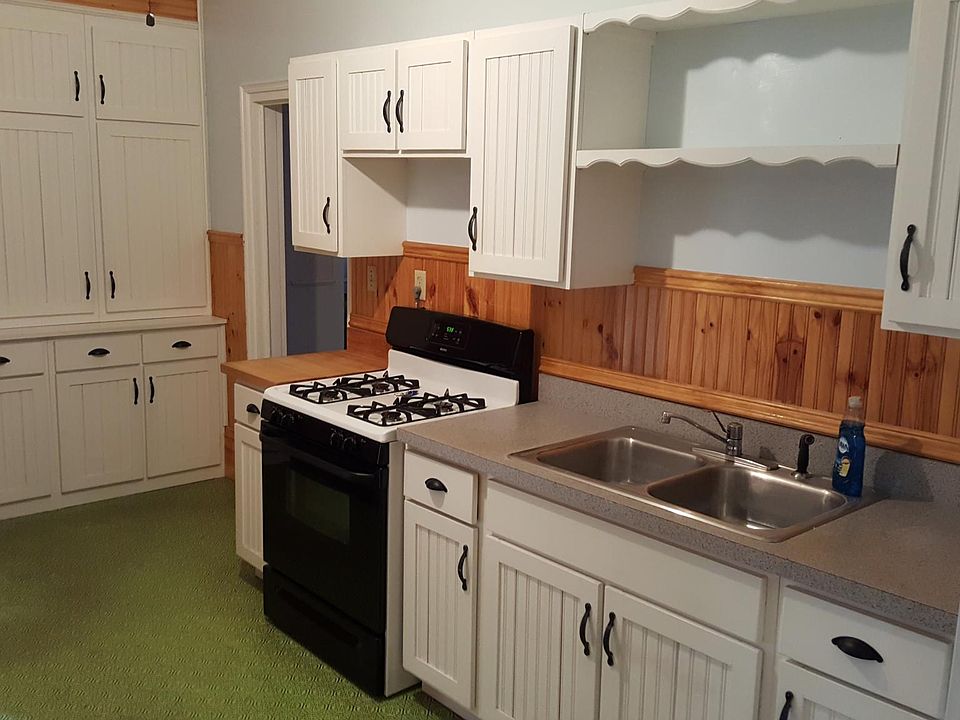 2nd image of 155 W 2nd St