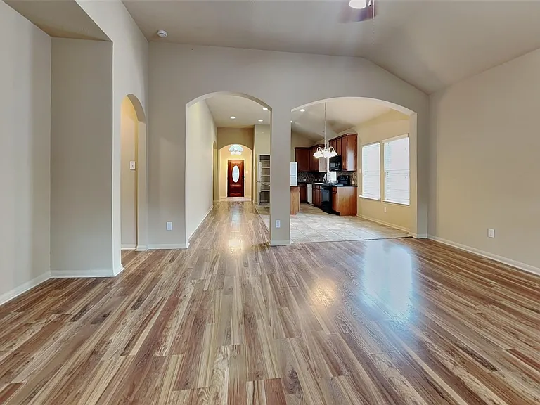 1411 Cameron Park Ln — Photo 4