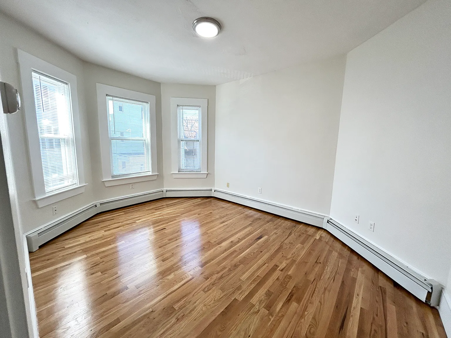 4 bed, 1350 sqft, $3,600 — Photo 2