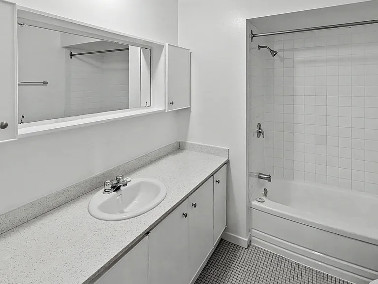 2660 Norberry Cres — Photo 9