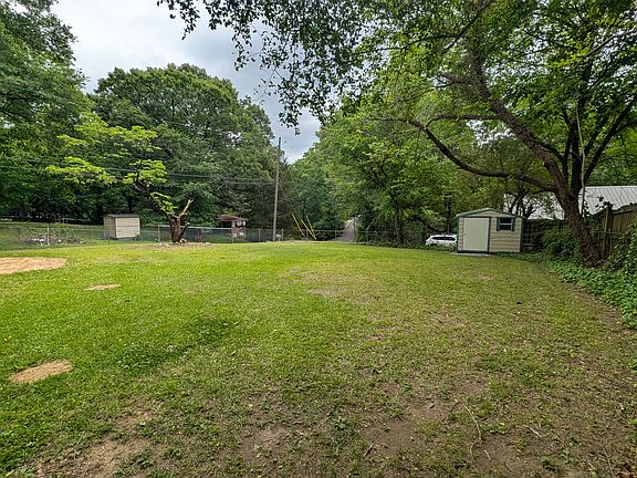 3rd image of 201 Park Rd
